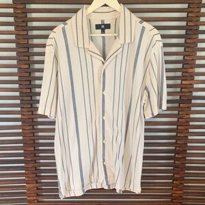 🎉NEW LISTING!🎉Banana Republic Cream Short-Sleeve Button-Down with Blue Stripes